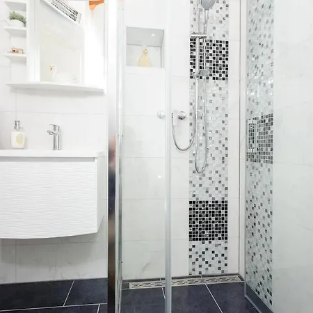 And Nona Stella Gæstehus Split