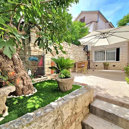 Casa de hóspedes And Nona Stella Split