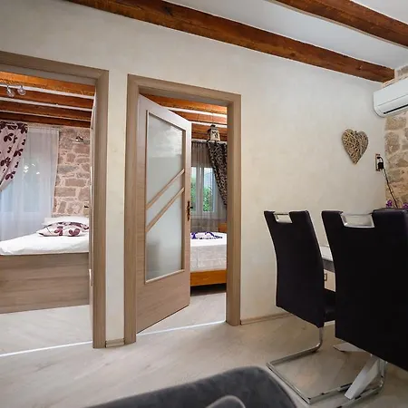 And Nona Stella Сплит