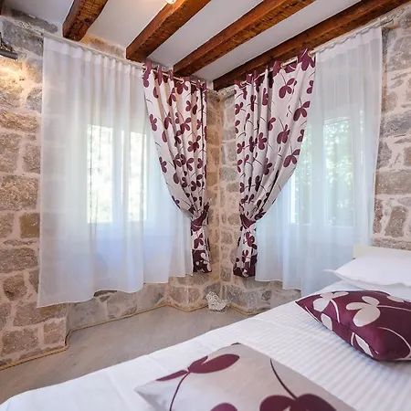 And Nona Stella Сплит