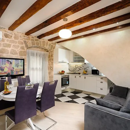 And Nona Stella Сплит