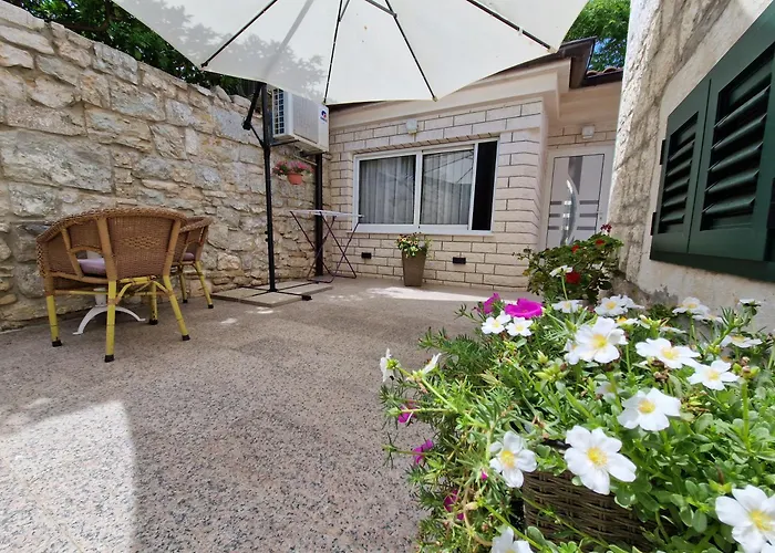 And Nona Stella Split