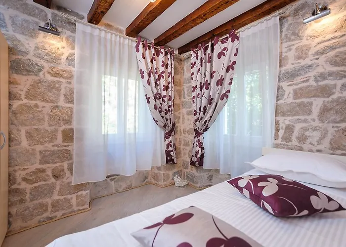 And Nona Stella Split