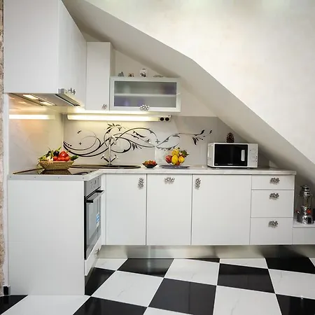 And Nona Stella Split