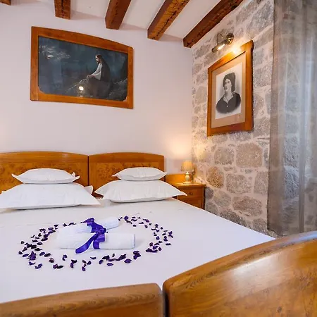 And Nona Stella Split